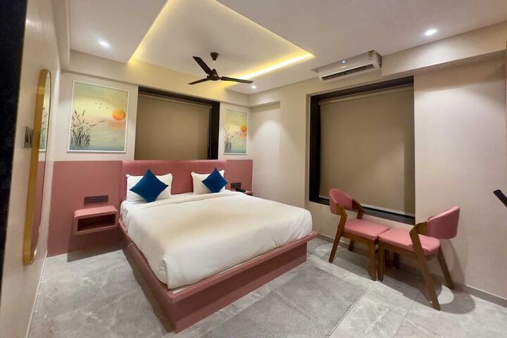 Room 10 of 18