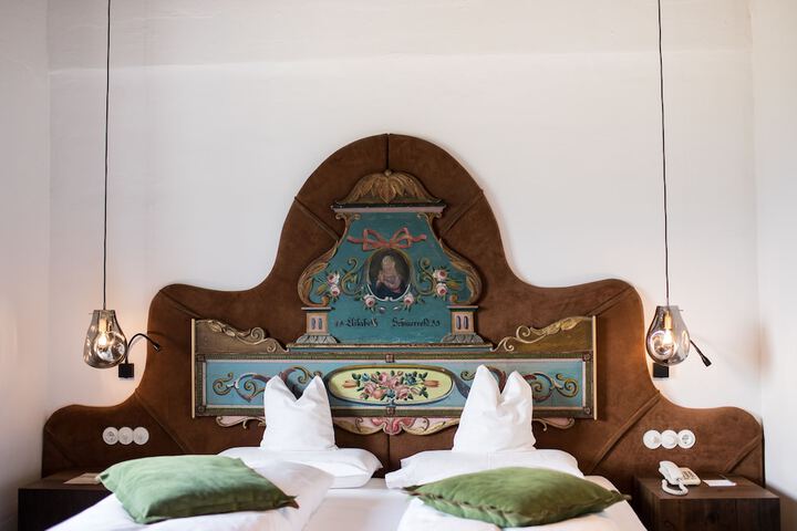 Room 12 of 68