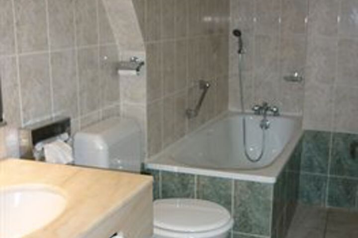 Room 4 of 31