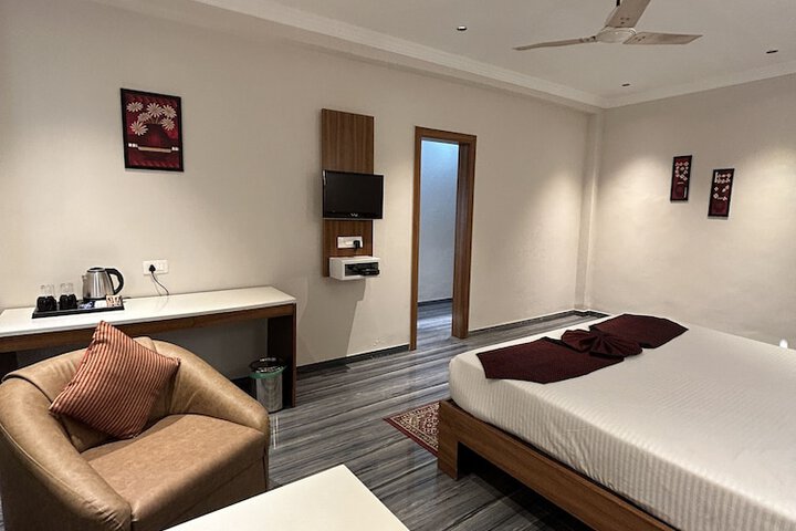 Room 8 of 34