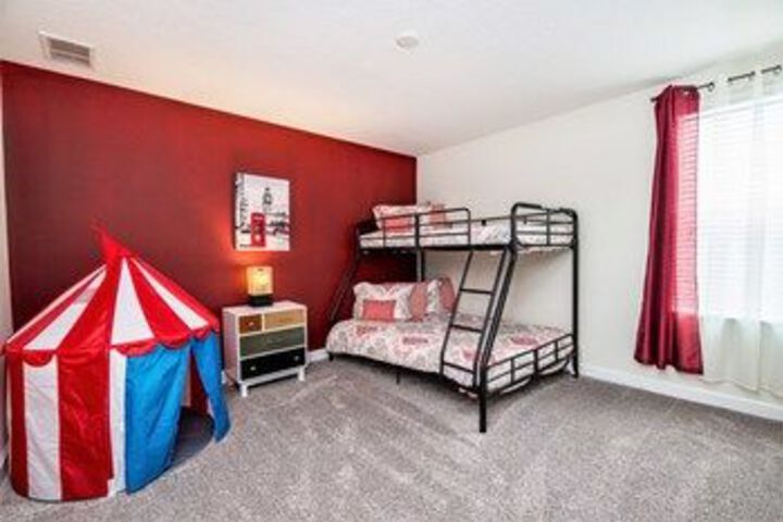 Room 4 of 25