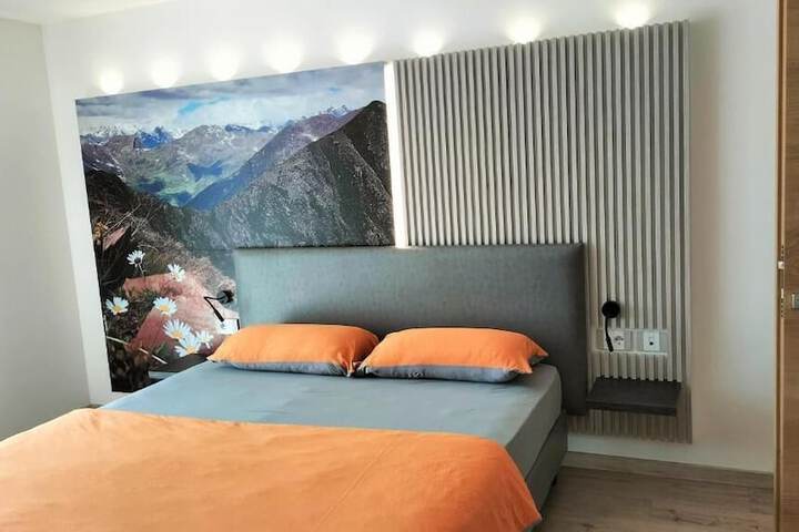 Room 9 of 27
