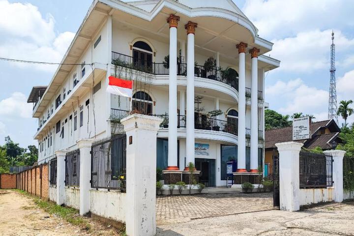 RedDoorz Plus Syariah near Simpang Rimbo Jambi 2