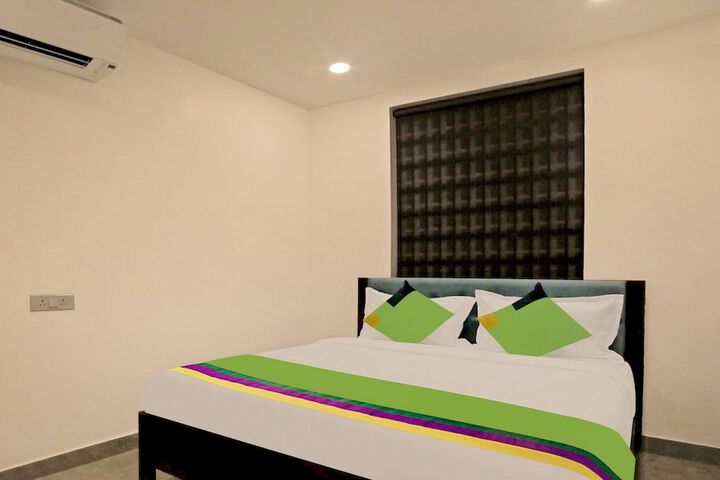 Room 16 of 38