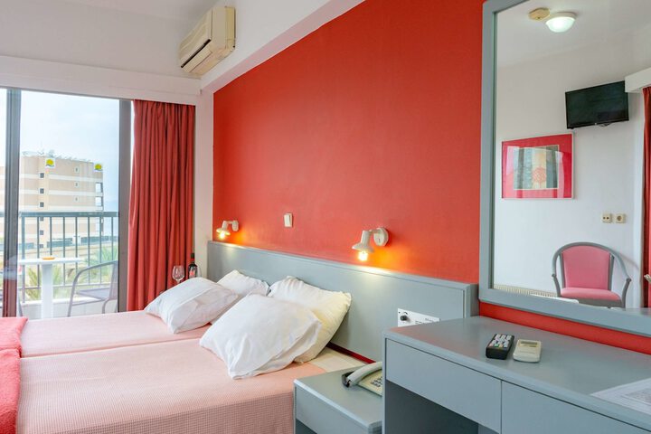 Room 18 of 35