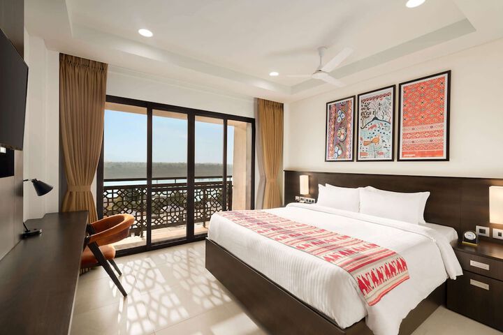 Room 6 of 25