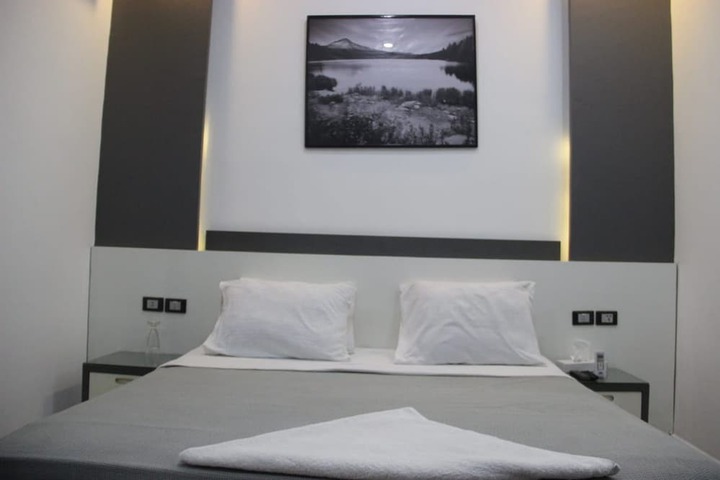 Room 12 of 34