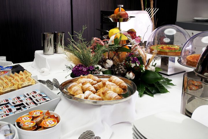 Dining 78 of 92