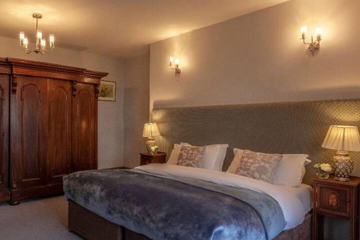 Room 3 of 32