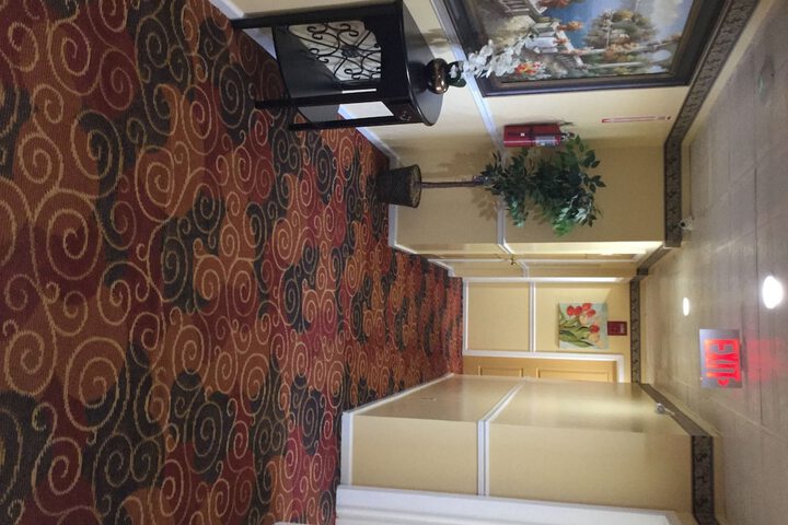 Ballroom/Hall 31 of 36