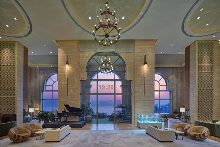 Hotel Interior 4 of 114