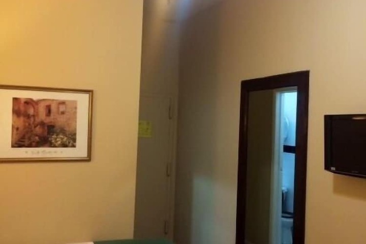 Room 16 of 37
