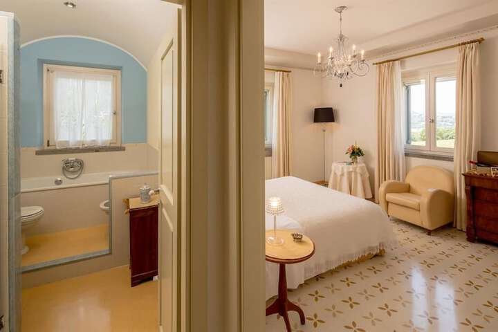 Room 27 of 150