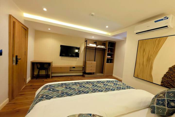 Room 33 of 72