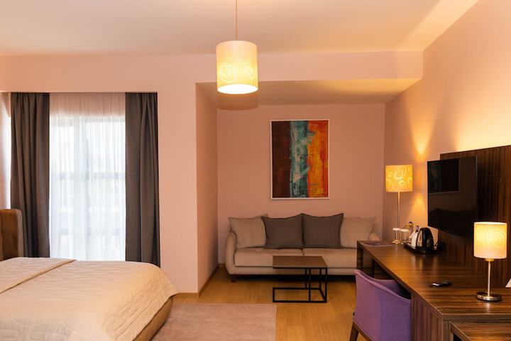 Room 12 of 25