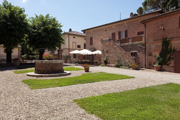 Hotel Exterior 147 of 160