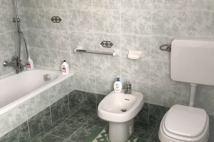 Room 10 of 17