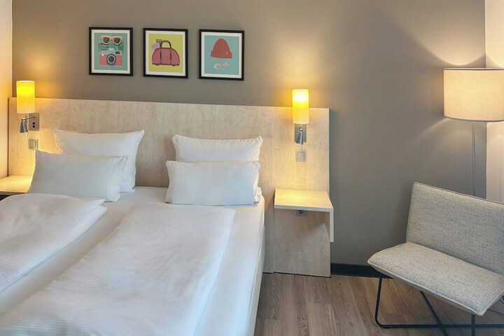Room 18 of 77