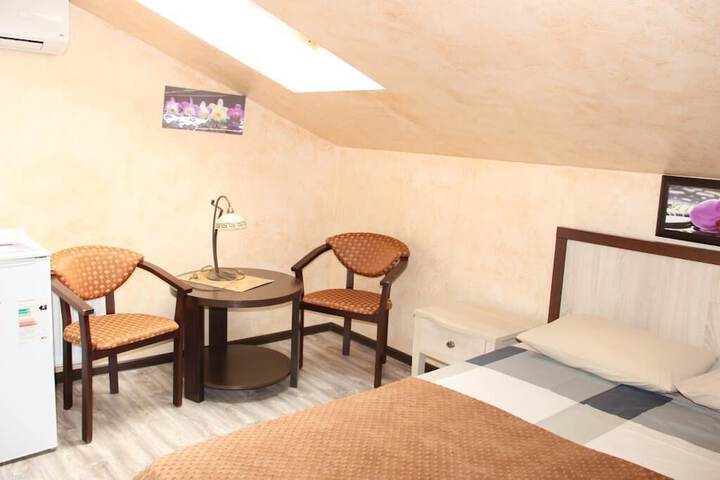 Room 2 of 40