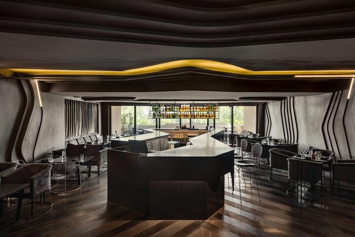 Lounge 54 of 61