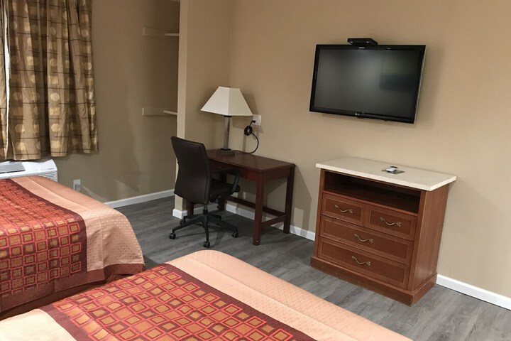 Room 11 of 33