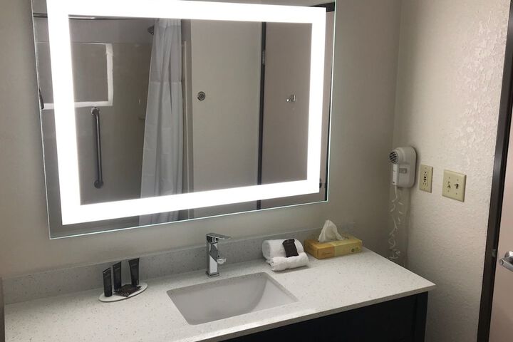 Bathroom sink
