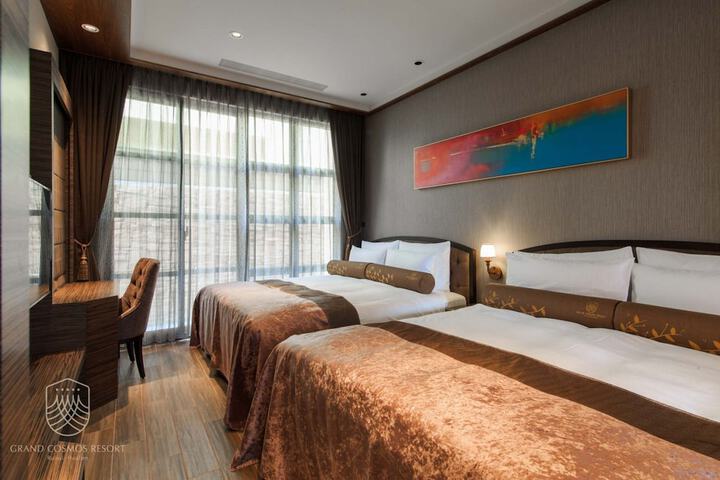 Room 35 of 208