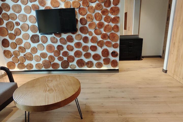 Room 9 of 16