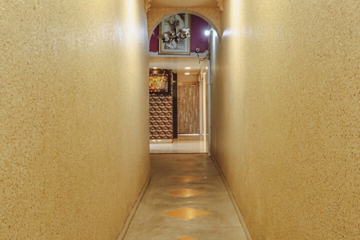 Ballroom/Hall 42 of 44
