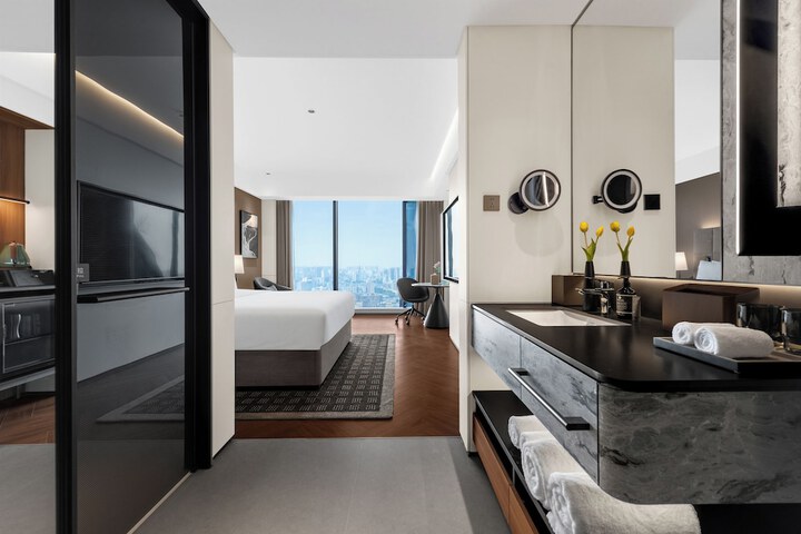 Room 25 of 82