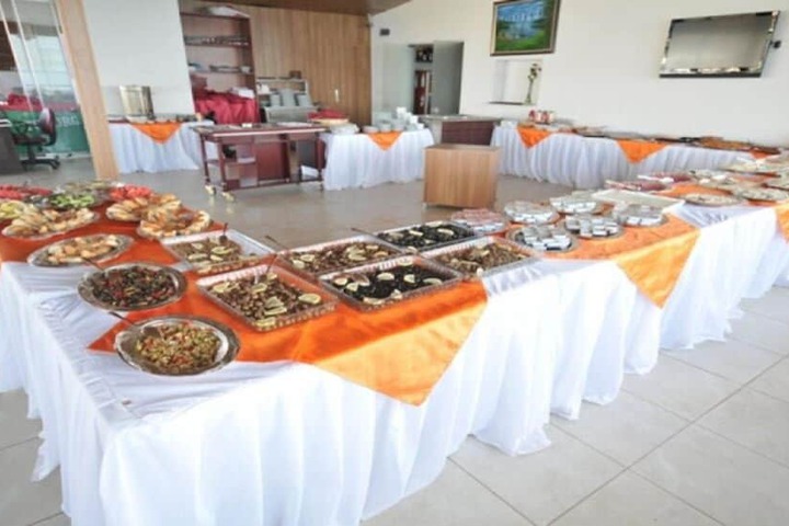 Dining 40 of 71