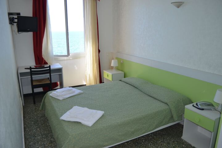 Room 9 of 48
