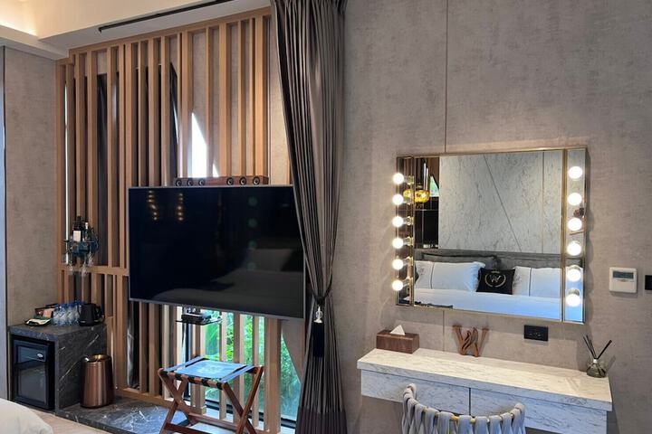 Room 45 of 147