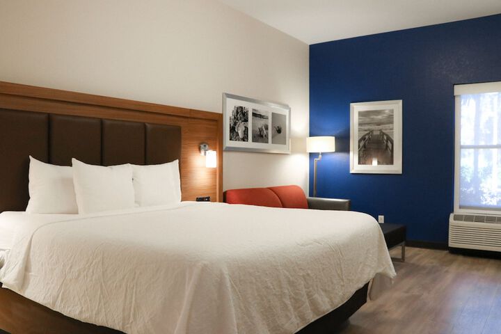 1 King Bed (1 of 10)