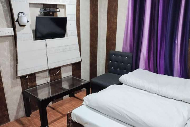 Room 9 of 20