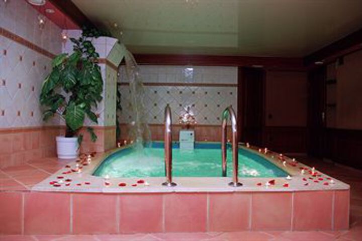 Pool 44 of 58