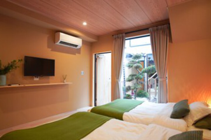 Room 14 of 16