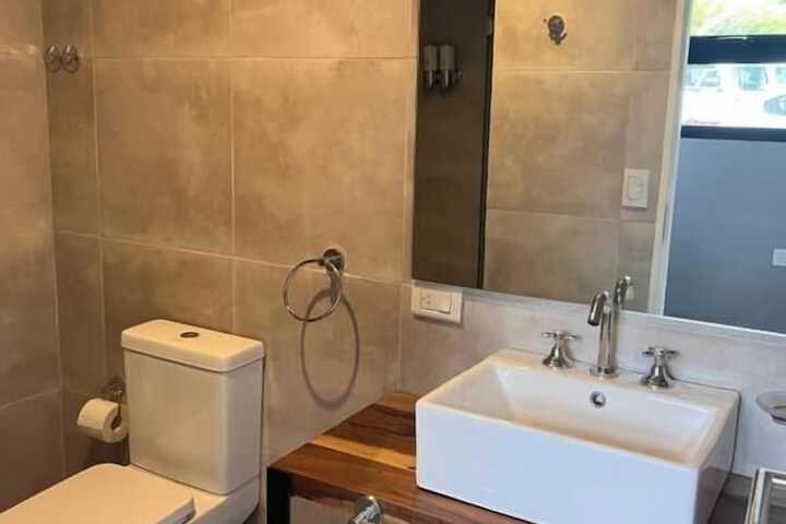 Room 32 of 43