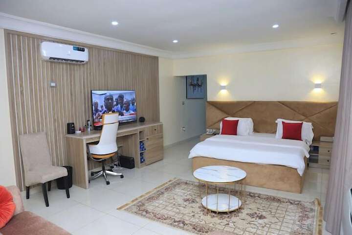 Room 4 of 32