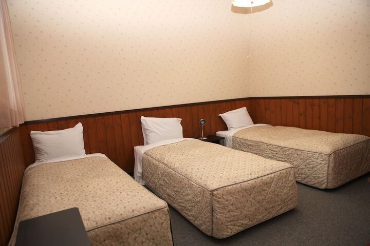 Room 4 of 7
