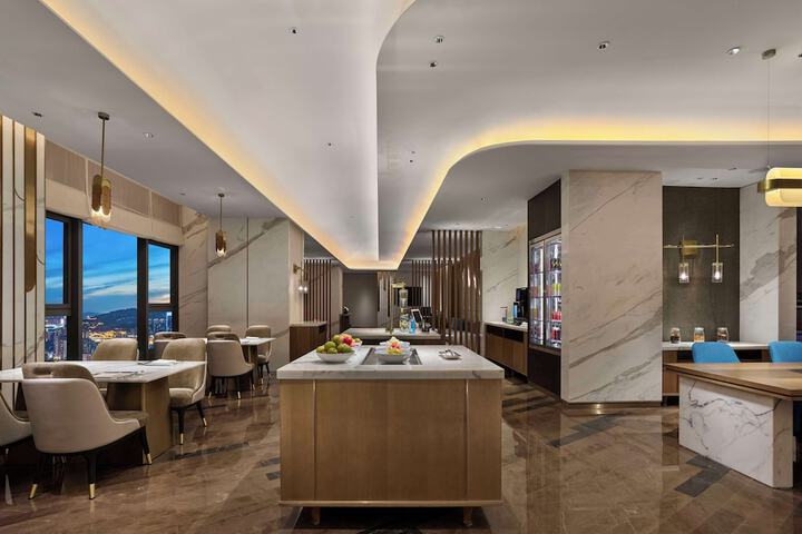 Lounge 59 of 61