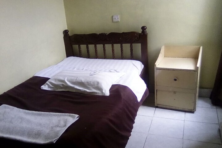 Room 9 of 24