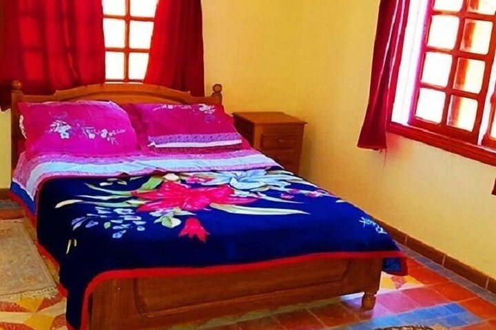 Room 4 of 8