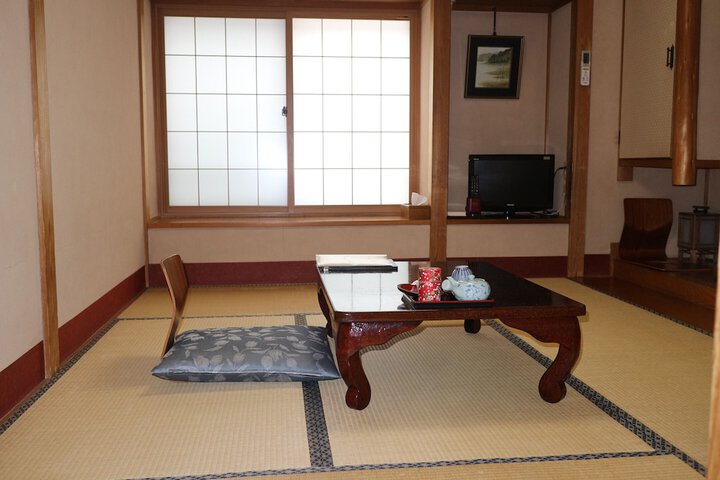 Room 7 of 33