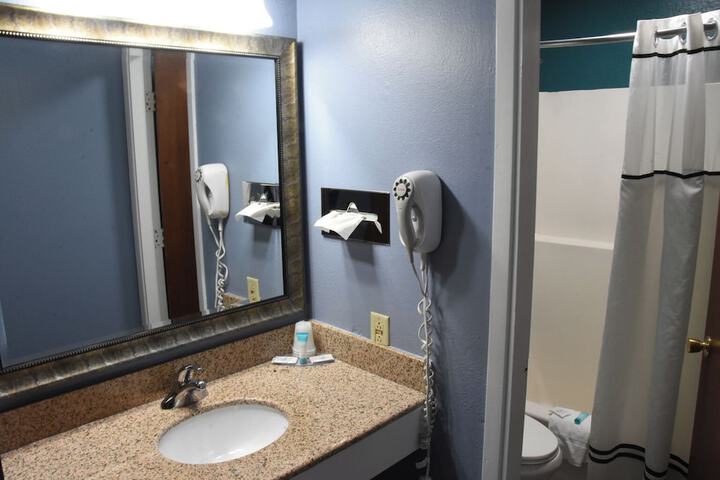 Room 7 of 12