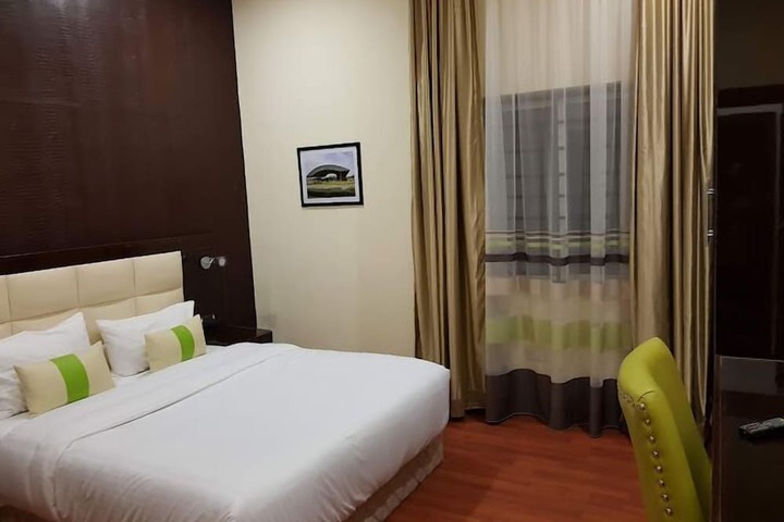 Room 3 of 27