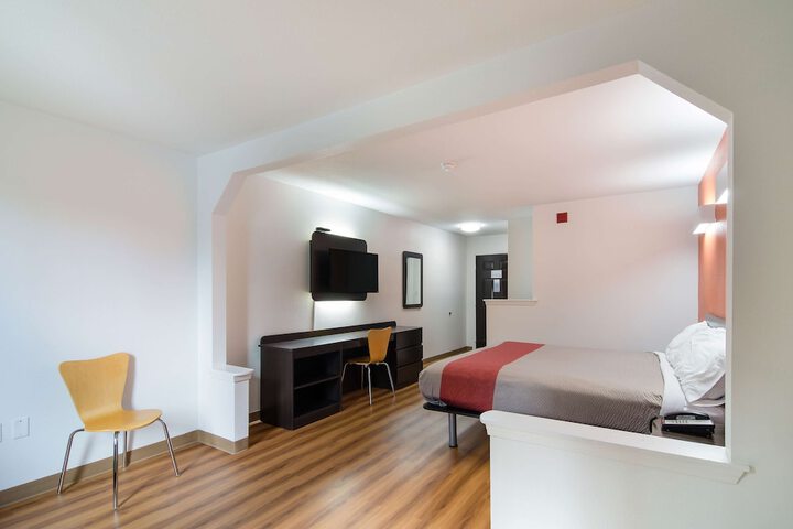 Room 8 of 32