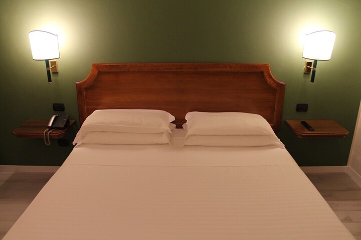 Room 16 of 110