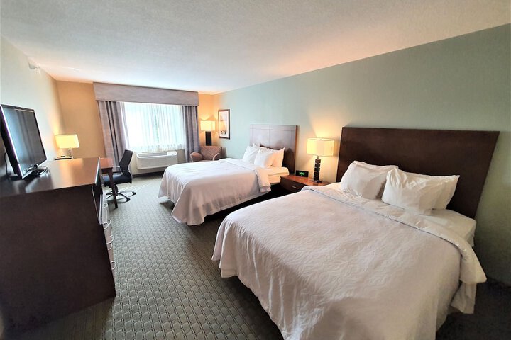 Standard Queen Bed Accessible (8 of 25)