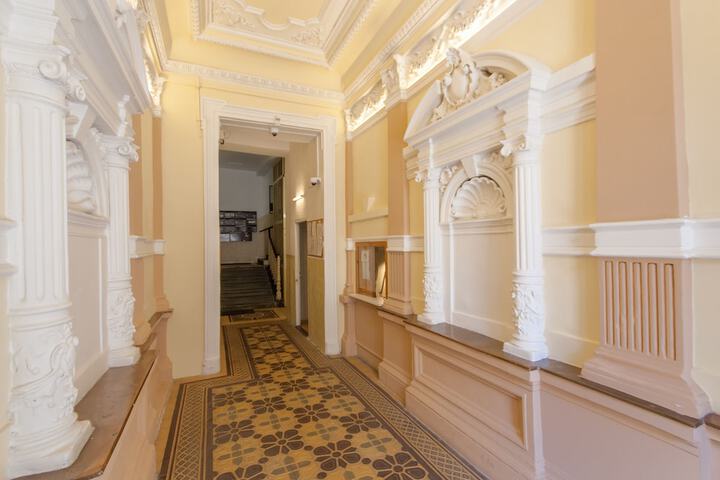 Entrance & Lobby